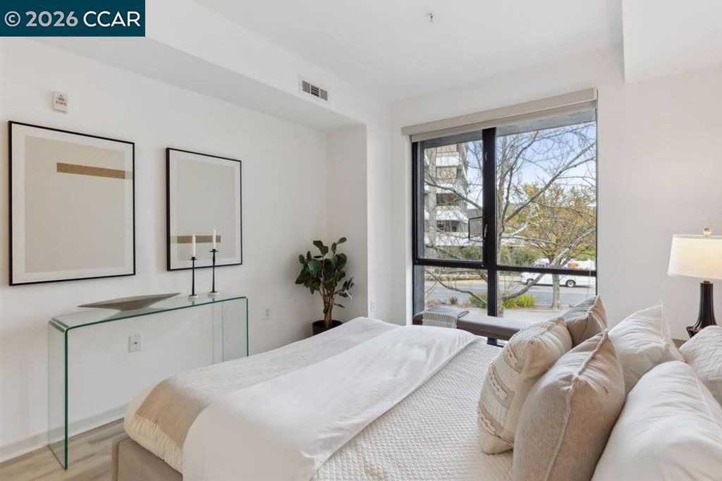 Image 10 of property listing at 1655 1655 N California Blvd 101, Walnut Creek, CA 94596