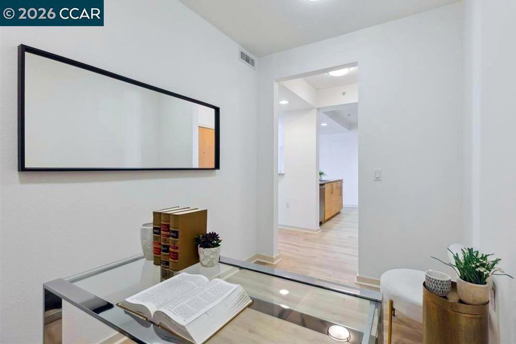 Image 18 of property listing at 1655 1655 N California Blvd 101, Walnut Creek, CA 94596