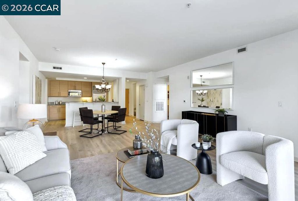 Image 4 of property listing at 1655 1655 N California Blvd 101, Walnut Creek, CA 94596