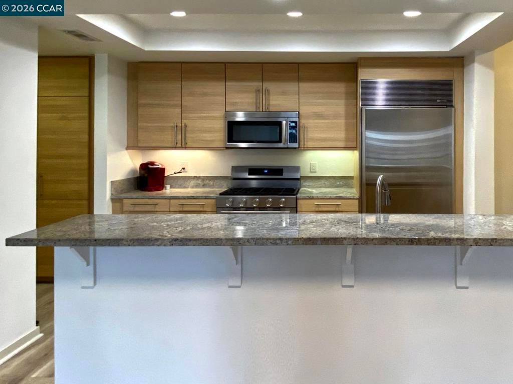 Image 6 of property listing at 1655 1655 N California Blvd 101, Walnut Creek, CA 94596