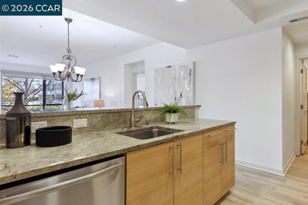 Image 8 of property listing at 1655 1655 N California Blvd 101, Walnut Creek, CA 94596