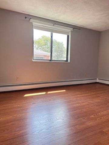 40 Colonial Dr. 8, Andover, MA 01810