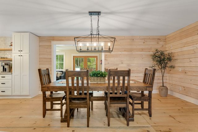 163 E Countryside Road, Waterbury, VT 05676