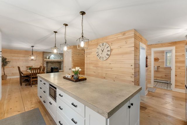 163 E Countryside Road, Waterbury, VT 05676