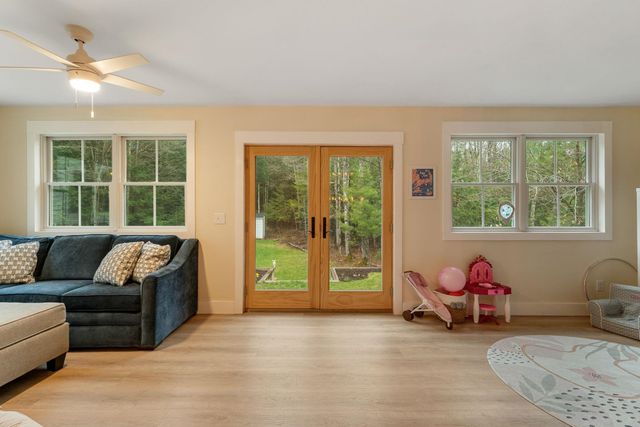 163 E Countryside Road, Waterbury, VT 05676
