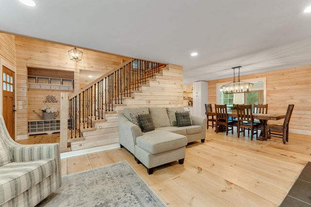 163 E Countryside Road, Waterbury, VT 05676