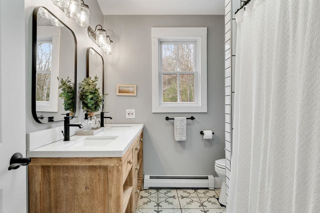 163 E Countryside Road, Waterbury, VT 05676
