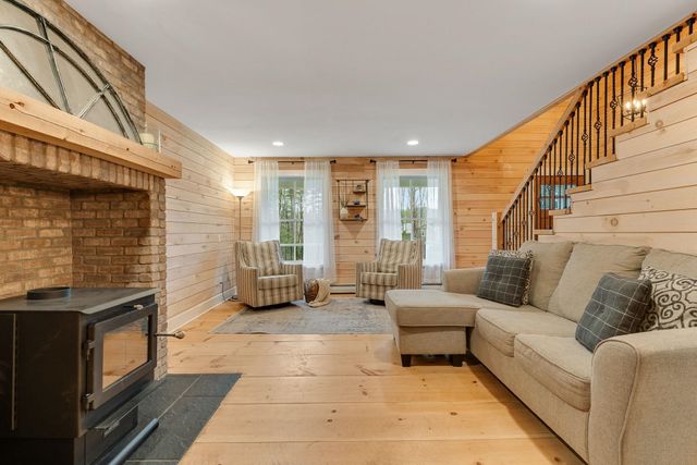 163 E Countryside Road, Waterbury, VT 05676