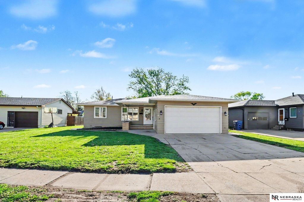 416 N Clarmar Avenue, Fremont, NE 68025