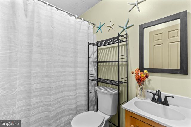 2472 FAIRWAY OAKS CT, Hampstead, MD 21074