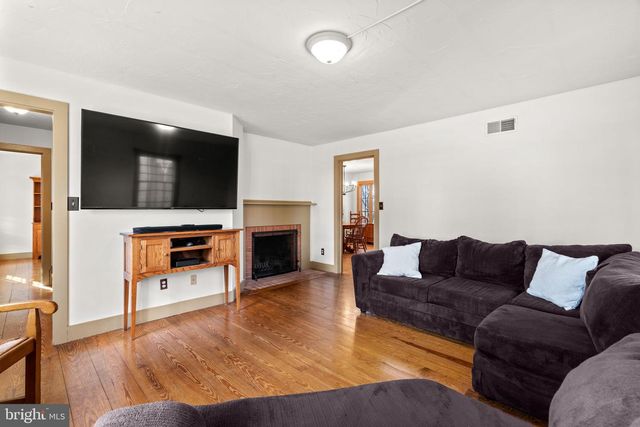 2472 FAIRWAY OAKS CT, Hampstead, MD 21074