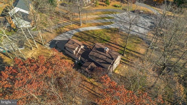 2472 FAIRWAY OAKS CT, Hampstead, MD 21074