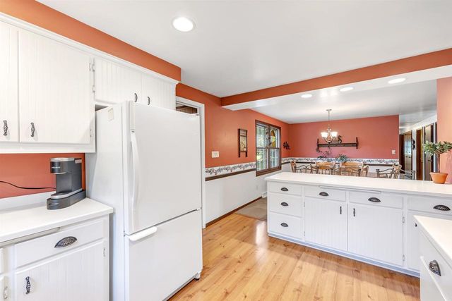 3826 HIDDEN VALLEY LANE, Green Bay, WI 54311