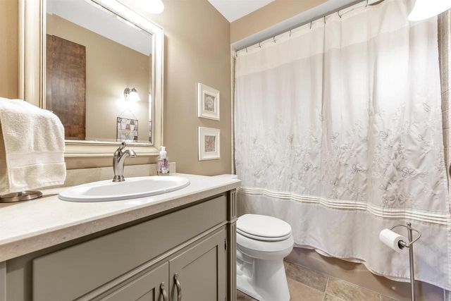 3826 HIDDEN VALLEY LANE, Green Bay, WI 54311