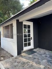 585 NE 163rd St 1, Miami, FL 33162