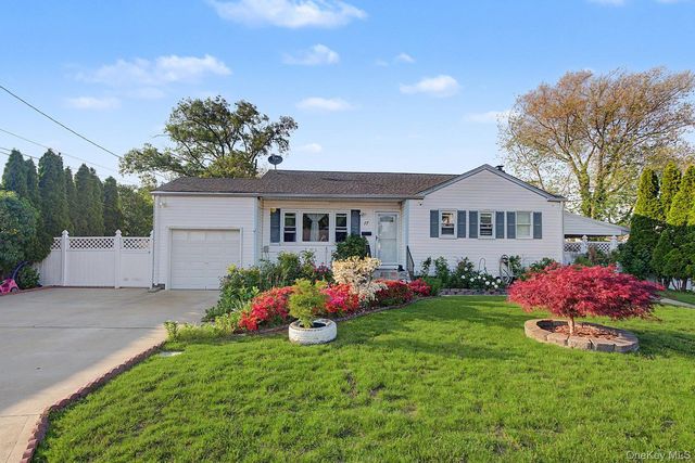 17 Morton Street, Brentwood, NY 11717