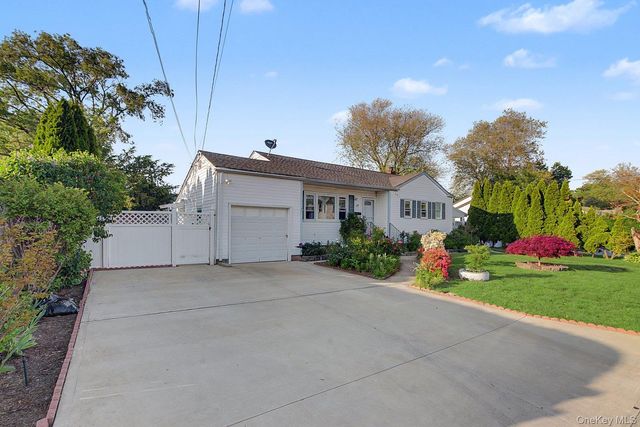 17 Morton Street, Brentwood, NY 11717
