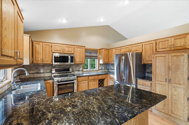 17800 82nd Avenue N, Maple Grove, MN 55311