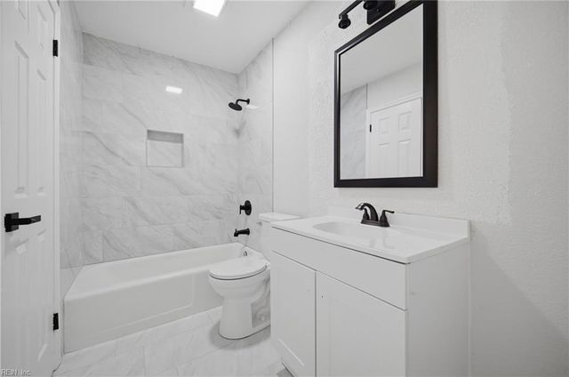 1857 S Streamline DR, Virginia Beach, VA 23454