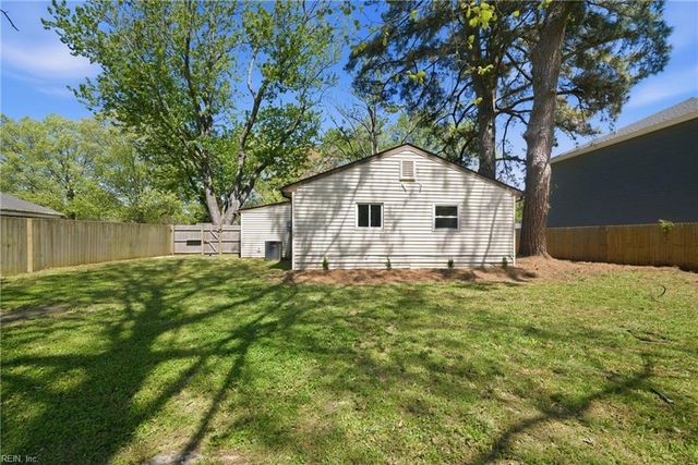 1857 S Streamline DR, Virginia Beach, VA 23454