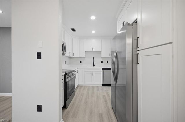 1857 S Streamline DR, Virginia Beach, VA 23454