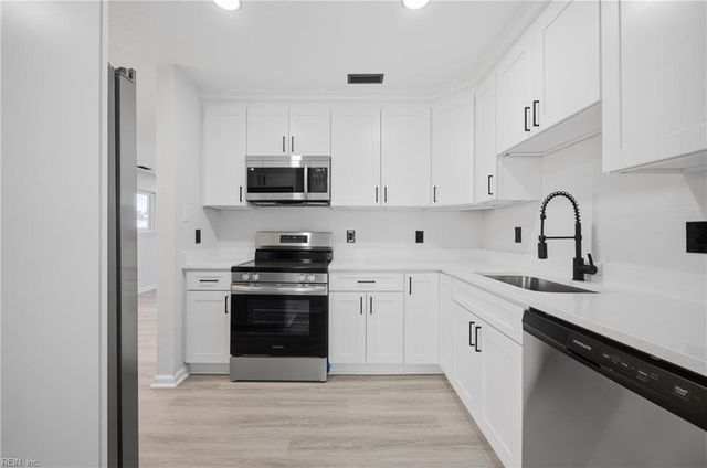 1857 S Streamline DR, Virginia Beach, VA 23454