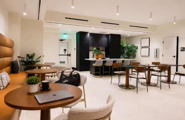 225 N Miami Ave 2108, Miami, FL 33128