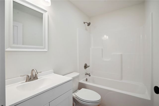 2026 Sugar Creek Drive NW, Cedar Rapids, IA 52405