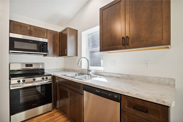 2026 Sugar Creek Drive NW, Cedar Rapids, IA 52405