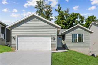 2026 Sugar Creek Drive NW, Cedar Rapids, IA 52405