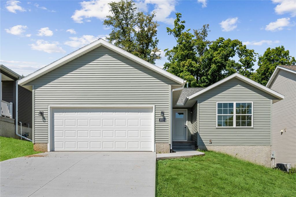 2026 Sugar Creek Drive NW, Cedar Rapids, IA 52405