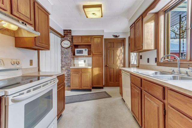 84 Allen Street, Rutland City, VT 05701