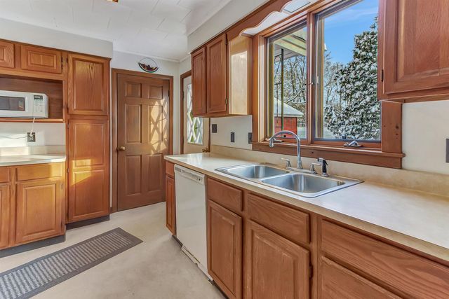 84 Allen Street, Rutland City, VT 05701