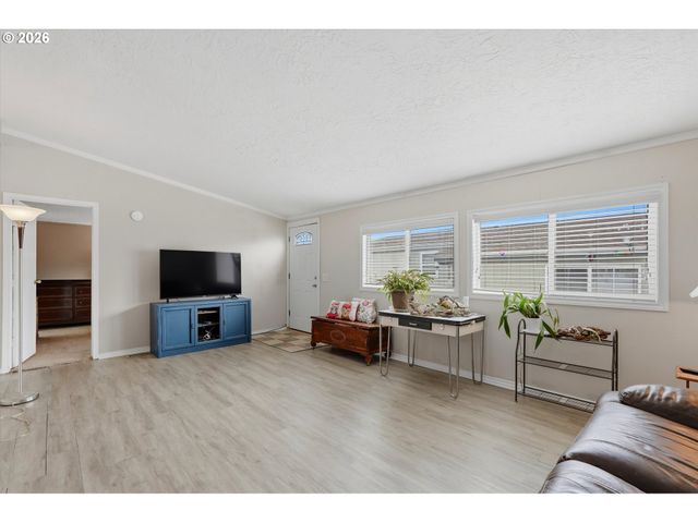 1000 S MCKERN Ct 102, Newberg, OR 97132