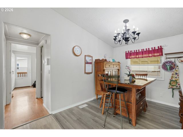 1000 S MCKERN Ct 102, Newberg, OR 97132