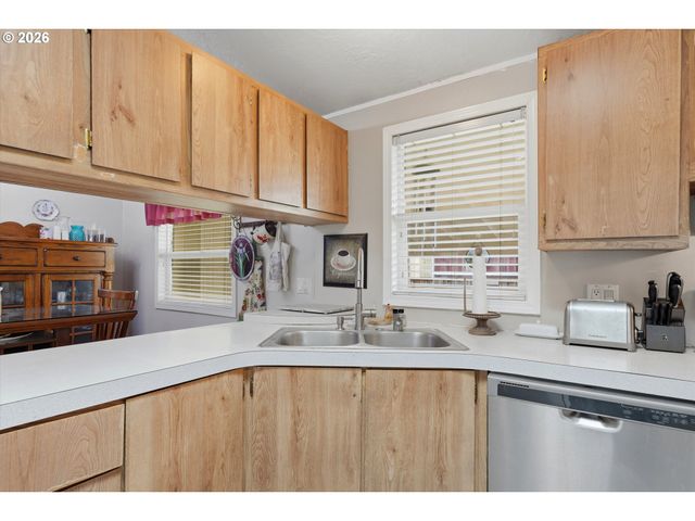 1000 S MCKERN Ct 102, Newberg, OR 97132