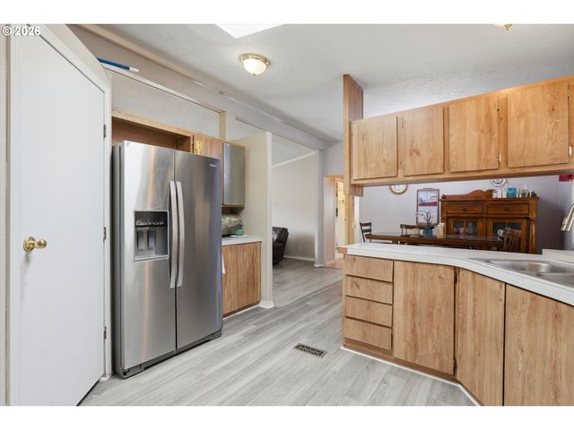 1000 S MCKERN Ct 102, Newberg, OR 97132