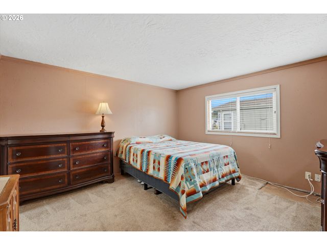 1000 S MCKERN Ct 102, Newberg, OR 97132