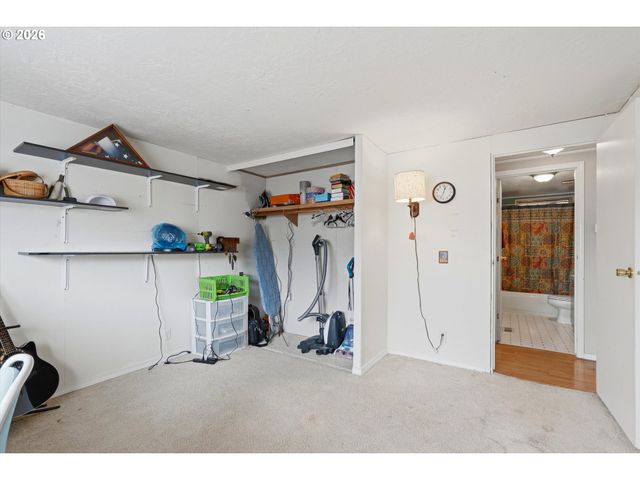 1000 S MCKERN Ct 102, Newberg, OR 97132