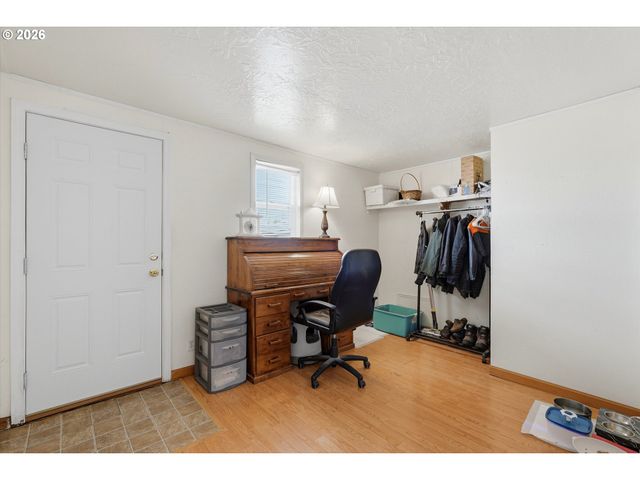 1000 S MCKERN Ct 102, Newberg, OR 97132