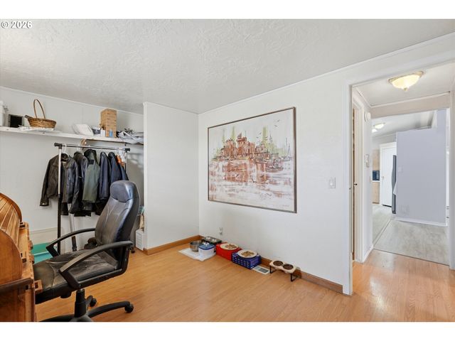 1000 S MCKERN Ct 102, Newberg, OR 97132