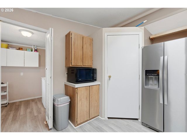 1000 S MCKERN Ct 102, Newberg, OR 97132