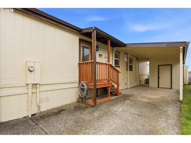 1000 S MCKERN Ct 102, Newberg, OR 97132