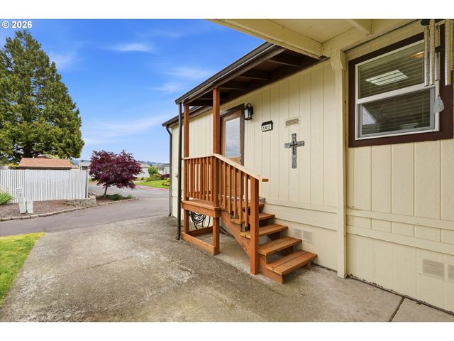 1000 S MCKERN Ct 102, Newberg, OR 97132