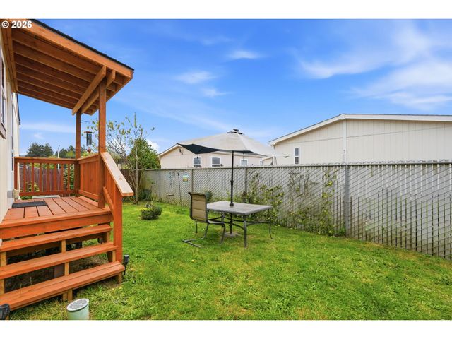 1000 S MCKERN Ct 102, Newberg, OR 97132