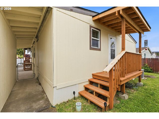 1000 S MCKERN Ct 102, Newberg, OR 97132