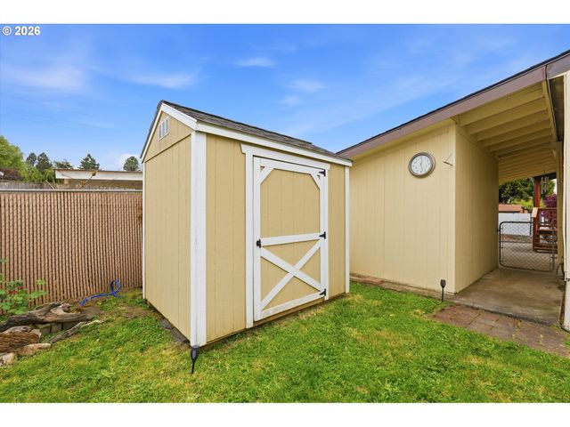1000 S MCKERN Ct 102, Newberg, OR 97132