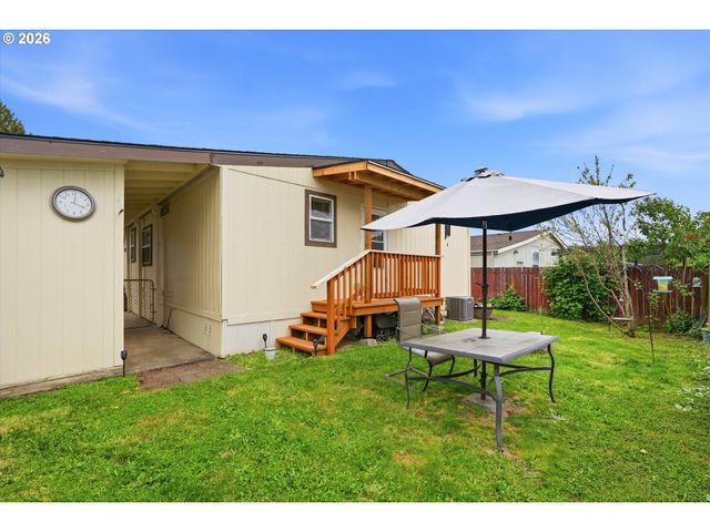 1000 S MCKERN Ct 102, Newberg, OR 97132