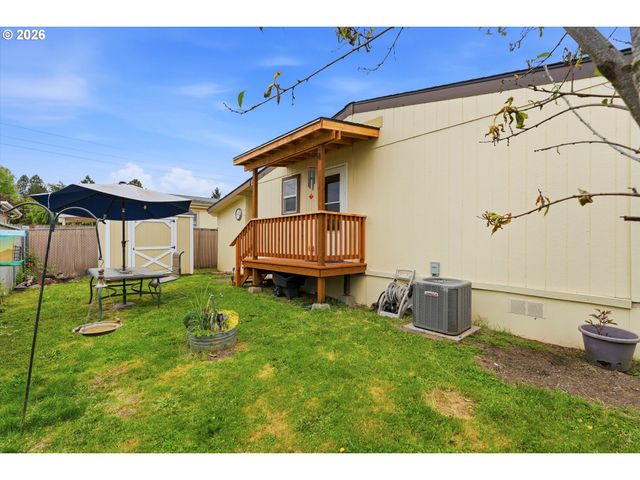 1000 S MCKERN Ct 102, Newberg, OR 97132