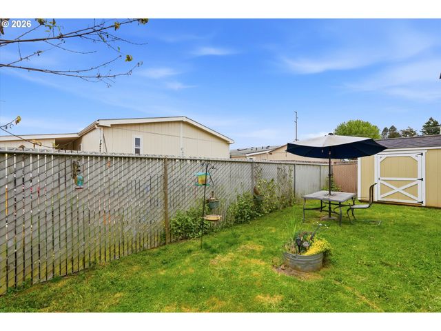 1000 S MCKERN Ct 102, Newberg, OR 97132